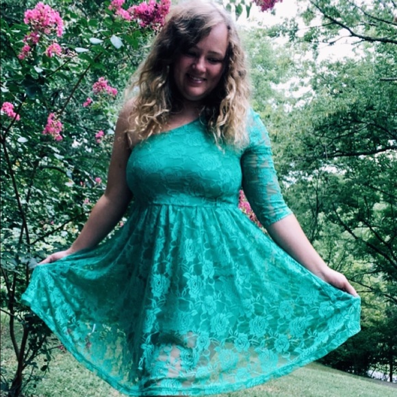 Meet your Posher, Kat - Picture 7 of 7